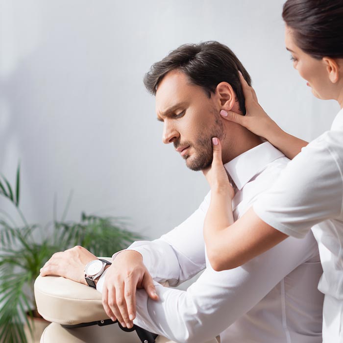 LIGHTFIELD STUDIOS, Adobe Stock, stock.adobe.com Chair Massage – Kopfmassage in Wiener Neustadt